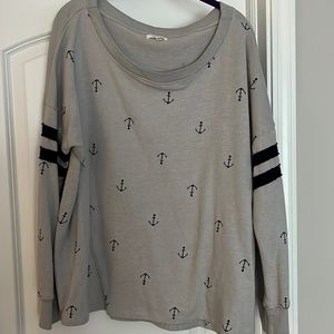2X grey sweatshirt with blue anchors